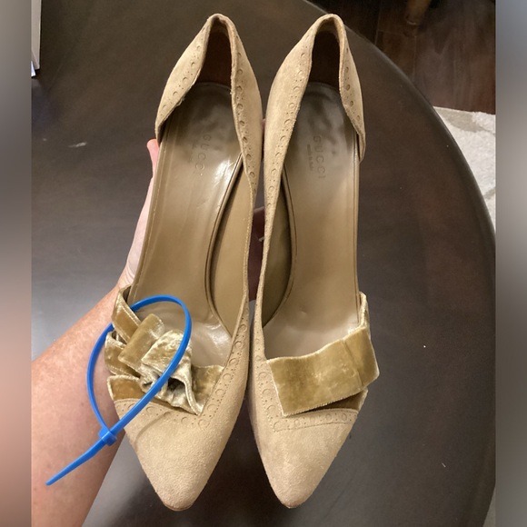 Gucci Beige Suede and Velvet Bow D’Orsay Pumps, Size 9B. - Picture 11 of 15